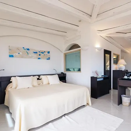 Hotel Punta Est Baja Sardinia