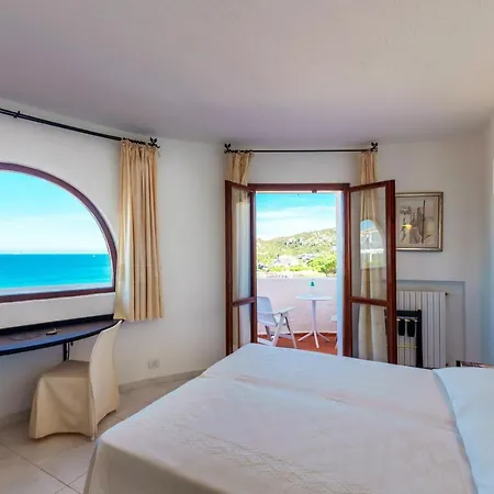 Punta Est 4* Baja Sardinia