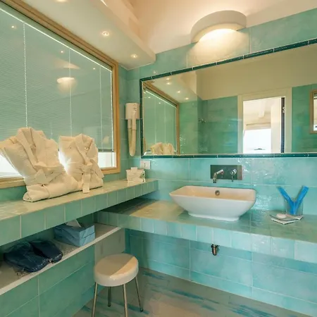 Hotell Punta Est Baja Sardinia
