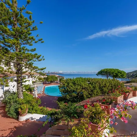Hotel Punta Est 4*