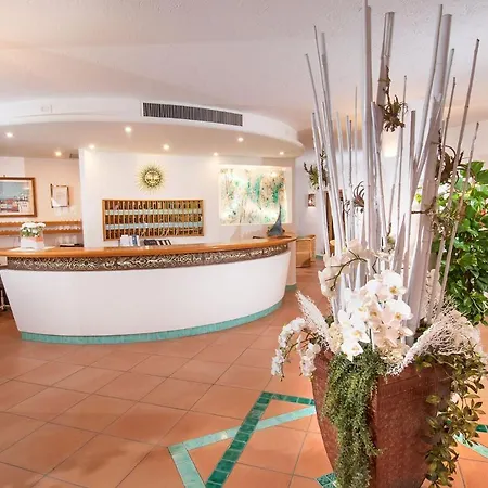 Punta Est Hotell Baja Sardinia