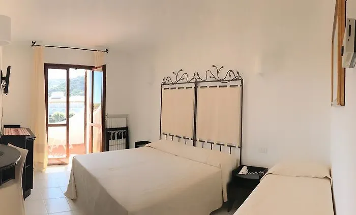 Hotel Punta Est 4*
