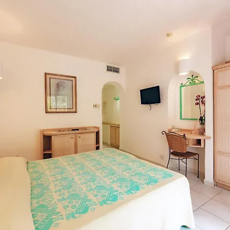 Punta Est Baja Sardinya