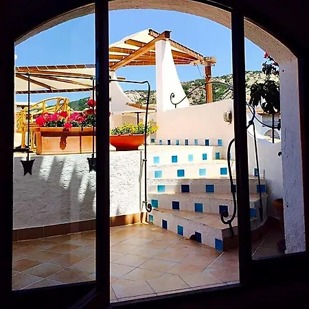 Punta Est Szálloda Baja Sardinia