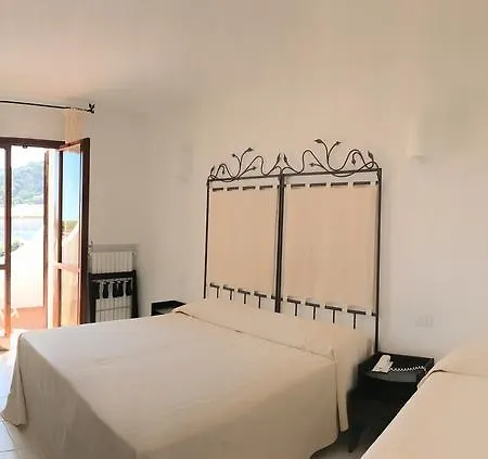 Отель Punta Est 4*